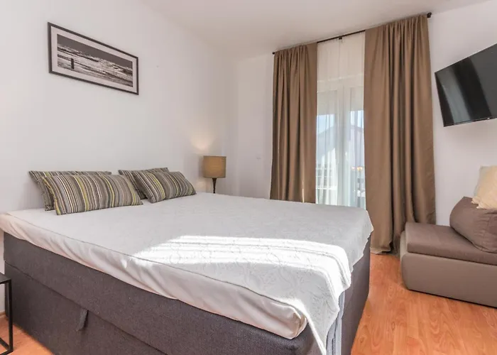 Apartman Lovely In With Wifi Pakostane